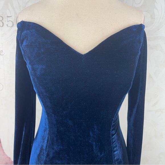 Unique Vintage blue velvet off the off-the-shoulder dress size small - Picture 11 of 11